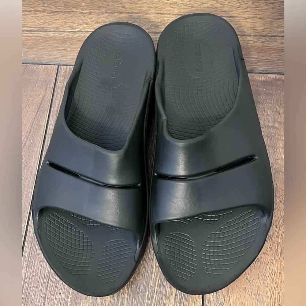 OOFOS Sandals Slides Mens size 10 Women’s size 12